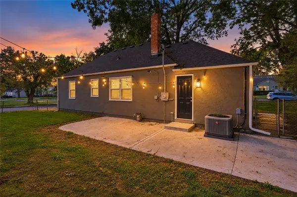 5117 Rosewood DR, Roeland Park, KS 66205