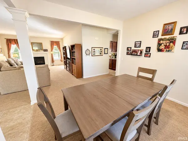 811 Honey Willow BLVD, Huntertown, IN 46748-9261
