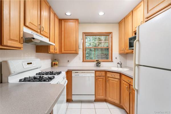 11 Longford ST, Huntington, NY 11743