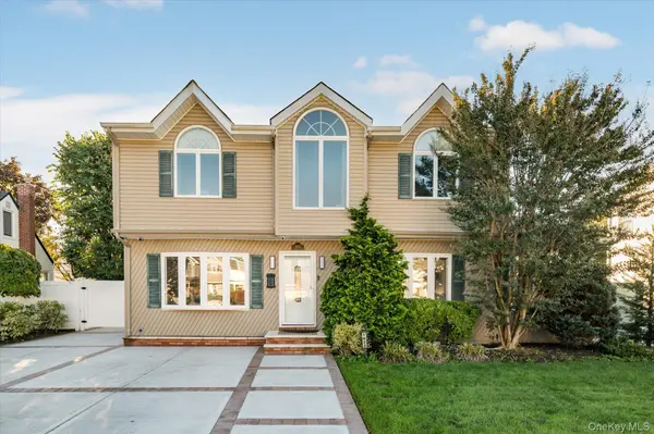 1622 Carla LN, East Meadow, NY 11554