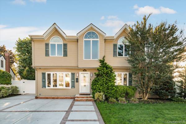 1622 Carla LN, East Meadow, NY 11554