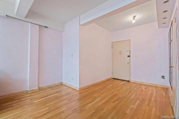 139-15 83rd AVE #117, Briarwood, NY 11435