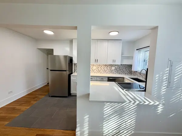 526 W Roscoe ST #2A, Chicago, IL 60657