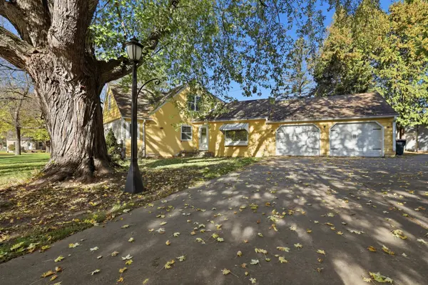 230 Mcleod AVE W, Winsted, MN 55395