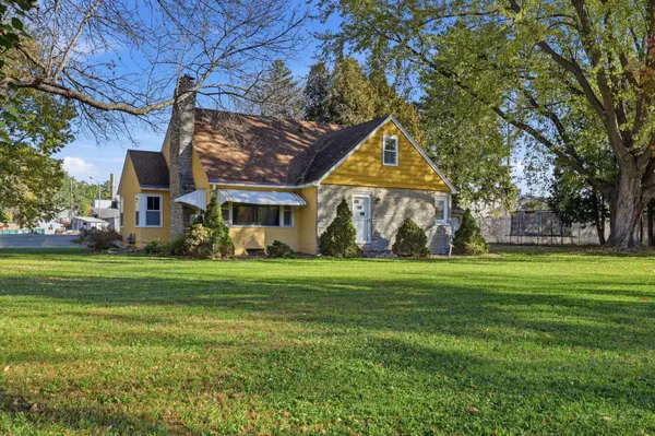230 Mcleod AVE W, Winsted, MN 55395