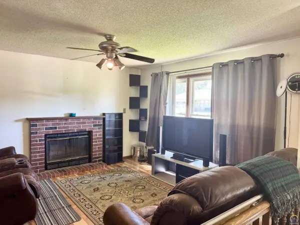 2134 SE 38th CIR, Topeka, KS 66609