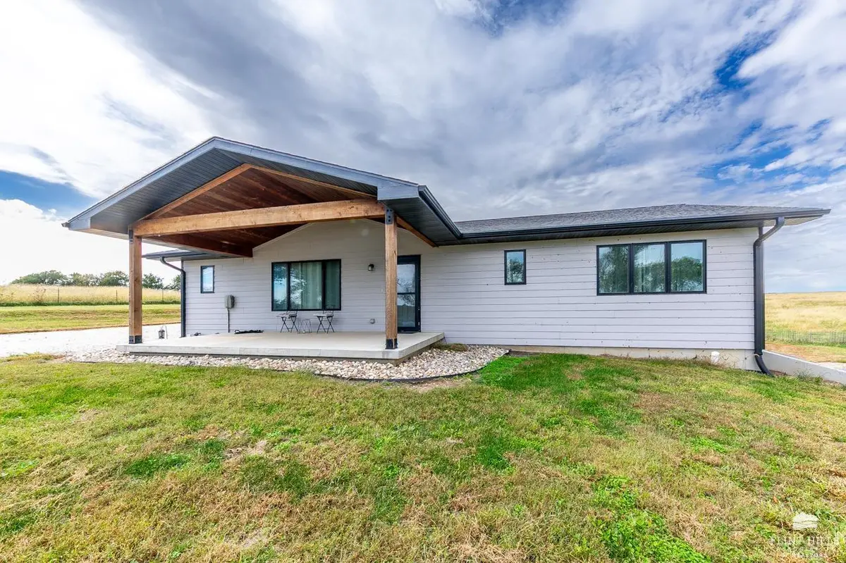 17150 HWY 16, Onaga, KS 66521
