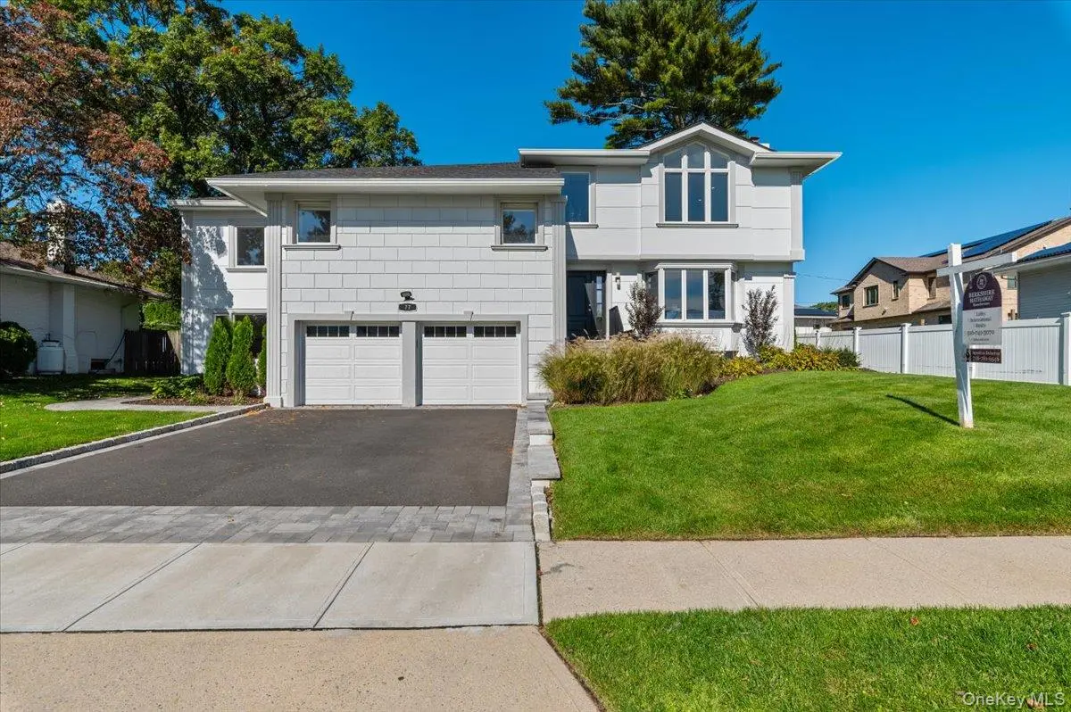 77 Bounty LN, Jericho, NY 11753