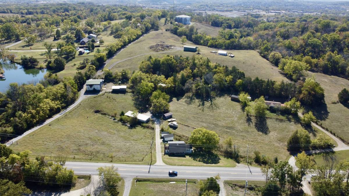 1739 Long Hollow Pike, Gallatin, TN 37066