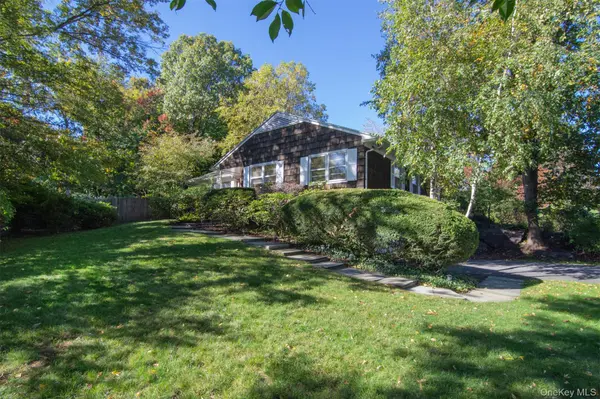 2 Longview DR, Scarsdale, NY 10583