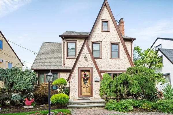 43 Marlborough RD, West Hempstead, NY 11552