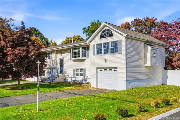 32 Gilmore DR, Stony Point, NY 10980