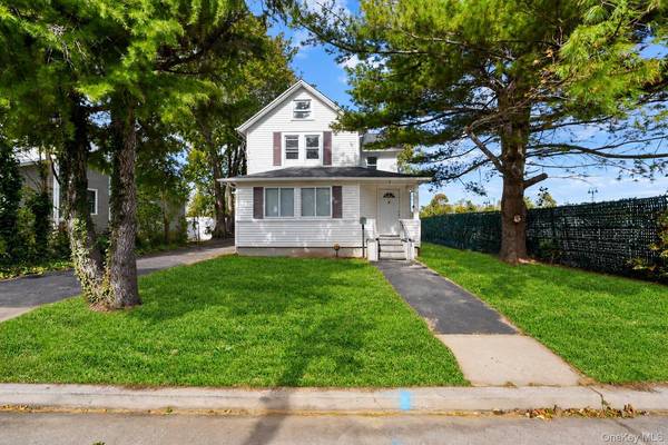 21 Maple AVE, Port Jefferson Station, NY 11776
