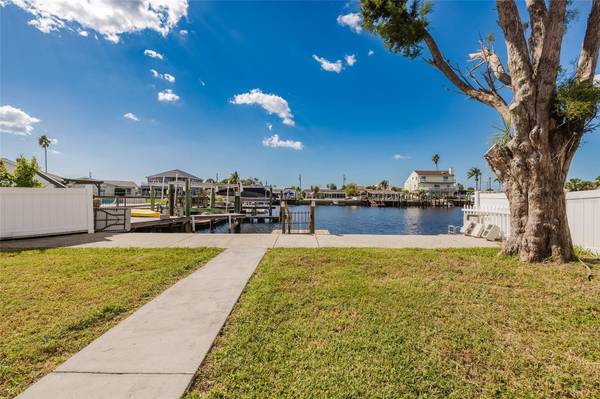 13637 LAGOON DR, Hudson, FL 34667