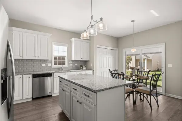 807 Alexandra LN, Yorkville, IL 60560