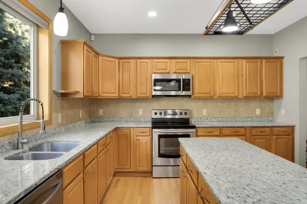 8924 Heatherton Ridge DR, Savage, MN 55378