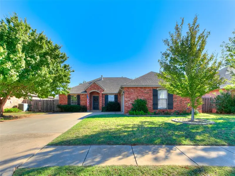 2146 Thomas TRL, Edmond, OK 73003
