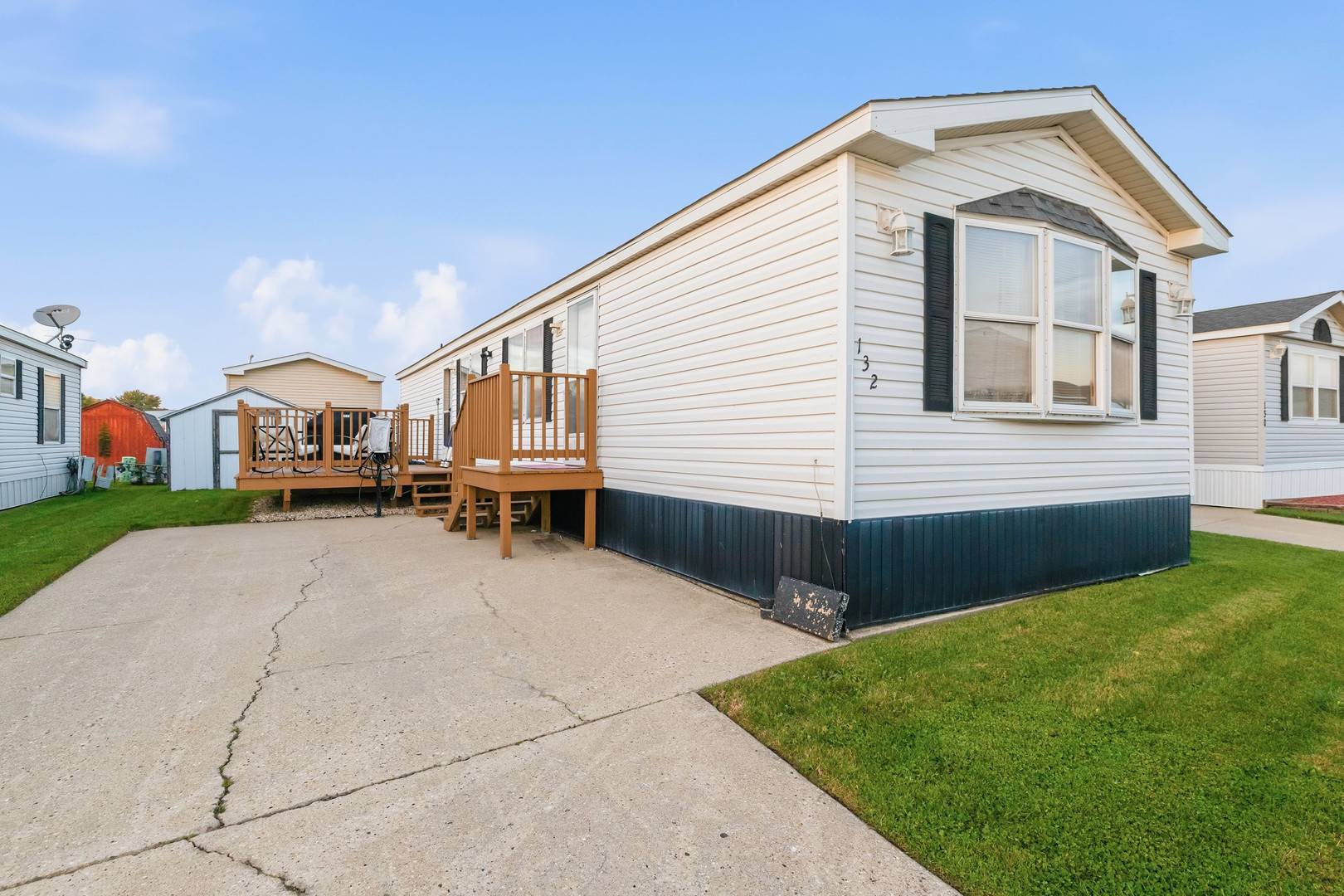 132 3rd AVE, Bartlett, IL 60103