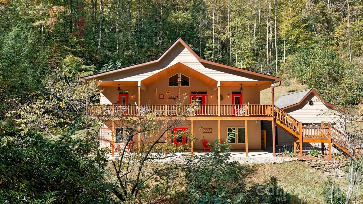 151 High Grove Pkwy, Whittier, NC 28789