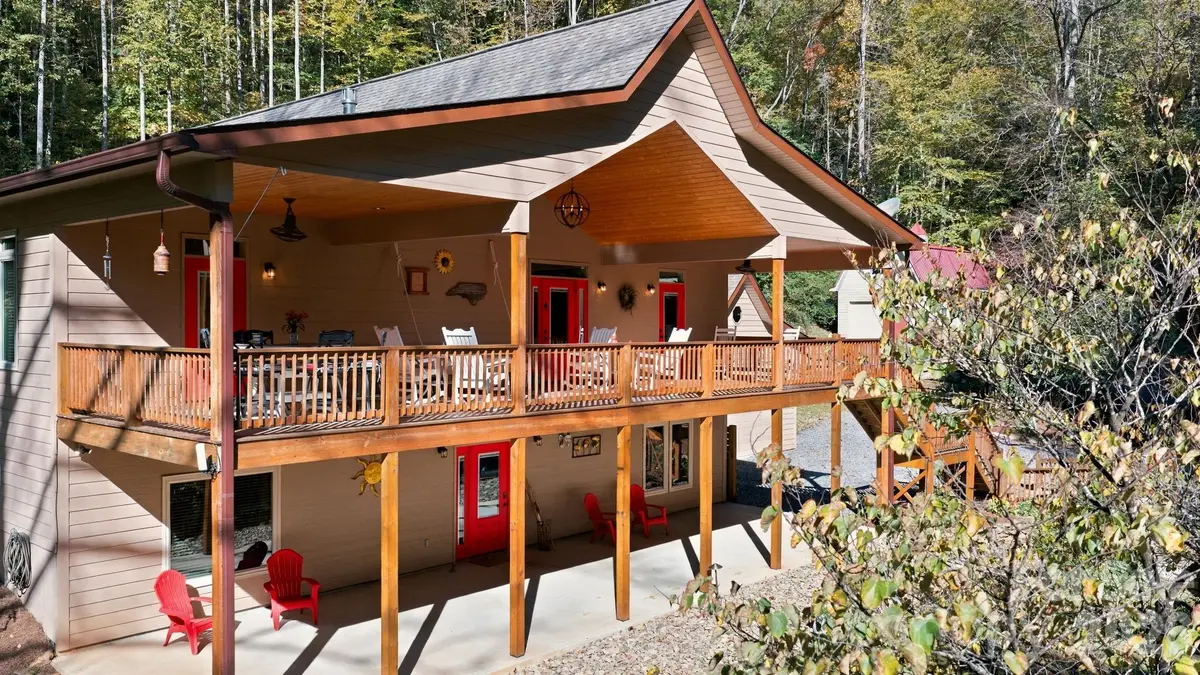151 High Grove Pkwy, Whittier, NC 28789