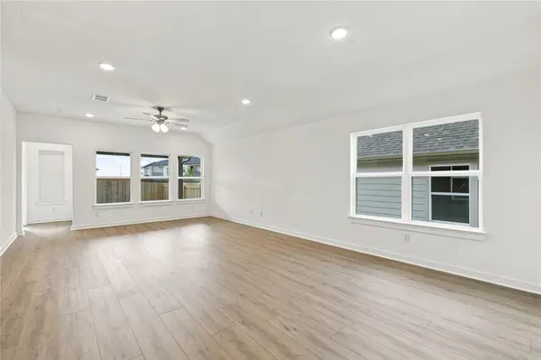 204 Seattle Slew DR, Jarrell, TX 76537