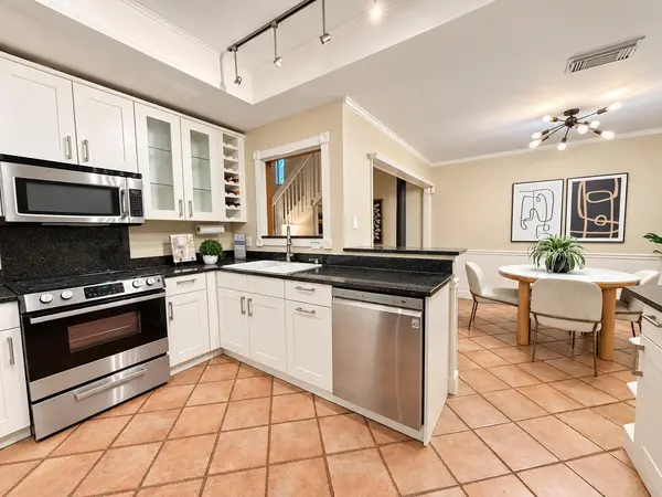 6109 Grass HOLW, Austin, TX 78750