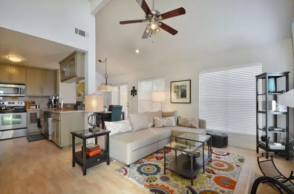 1302 Danbury SQ #B, Austin, TX 78723