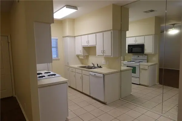 106 E 30th ST #206, Austin, TX 78705