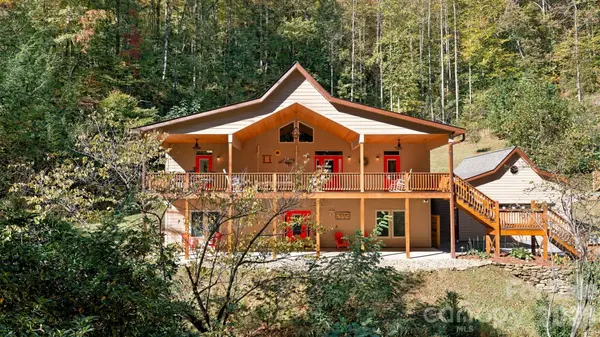 151 High Grove Pkwy, Whittier, NC 28789