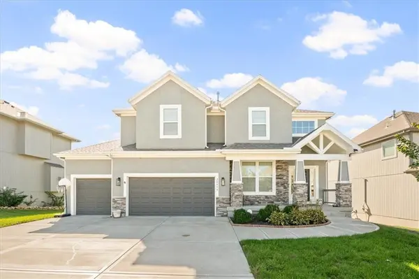 20435 W 107th PL, Olathe, KS 66061