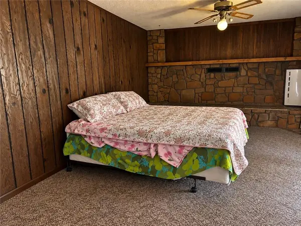 604 W 6th ST, Coffeyville, KS 67337