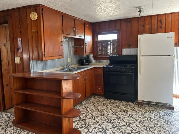 604 W 6th ST, Coffeyville, KS 67337