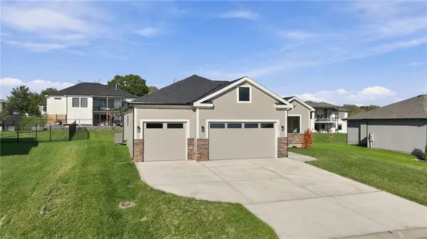 2605 NE Crestview ST, Blue Springs, MO 64029