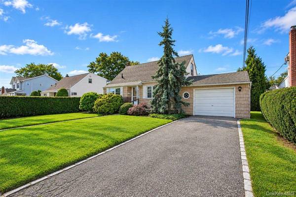 1298 Darby RD, Wantagh, NY 11793