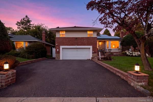 72 Birchwood Park DR, Syosset, NY 11791