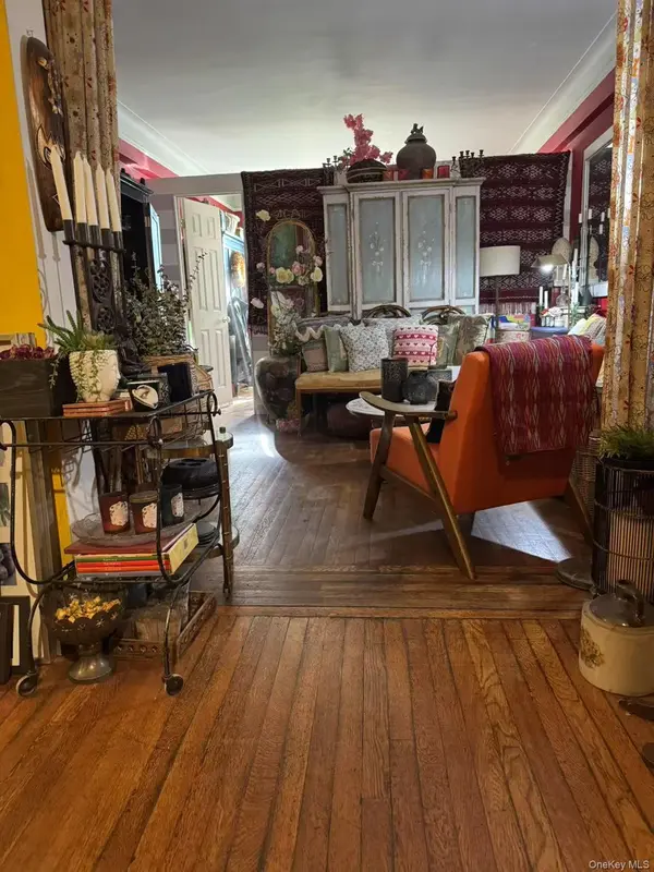 83-06 Vietor AVE #4G, Elmhurst, NY 11373