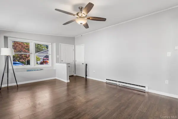 5115 Village CIR, Manorville, NY 11949