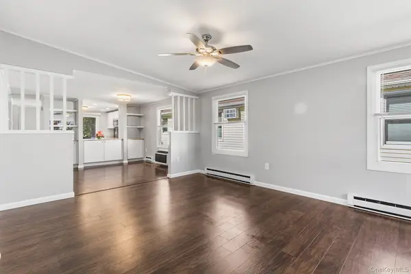 5115 Village CIR, Manorville, NY 11949