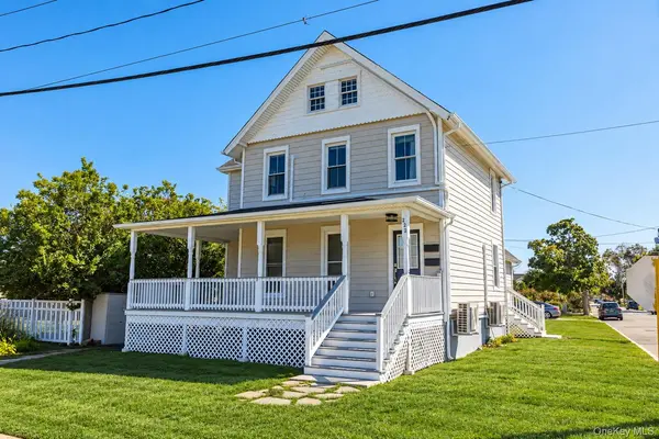 222 Cedar LN, Babylon, NY 11702
