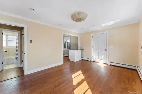 7 Floral LN, Yonkers, NY 10703