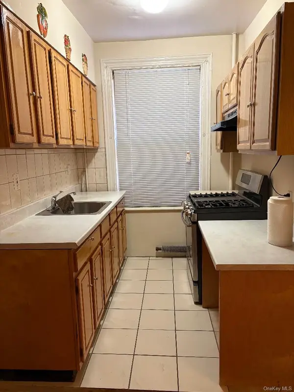 3306 Seymour AVE #1R, Bronx, NY 10469