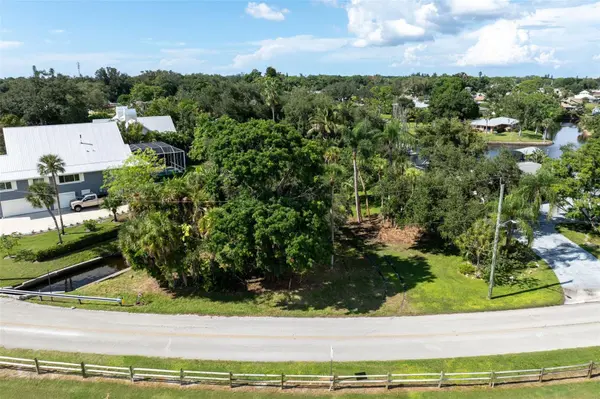 423 MAGELLAN DR, Sarasota, FL 34243