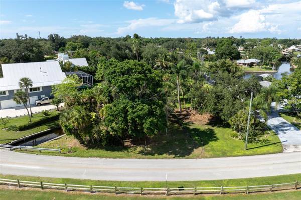 423 MAGELLAN DR, Sarasota, FL 34243