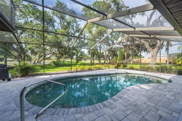 5005 CANTERBURY DR, Sarasota, FL 34243