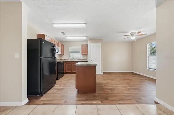 2530 BRACKNELL FOREST TRL, Tavares, FL 32778
