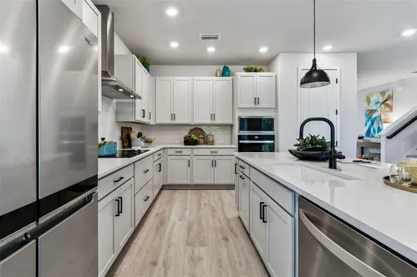 3611 YELLOW CASSIA DR, Wesley Chapel, FL 33543
