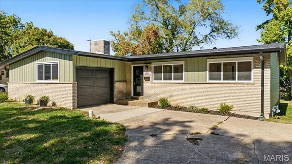 10805 Ridgecrest DR, St Ann, MO 63074