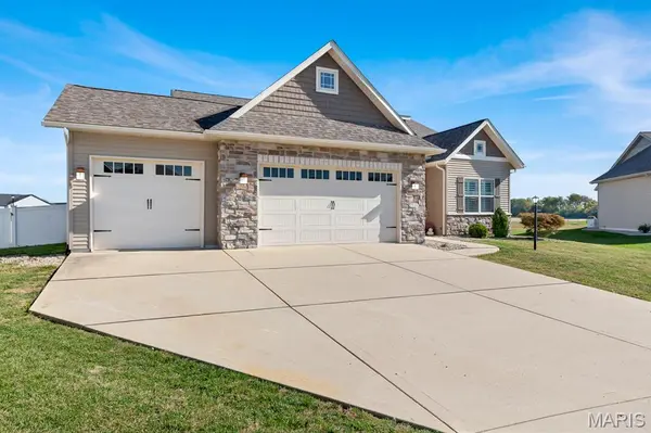7125 Richmond DR, Glen Carbon, IL 62034