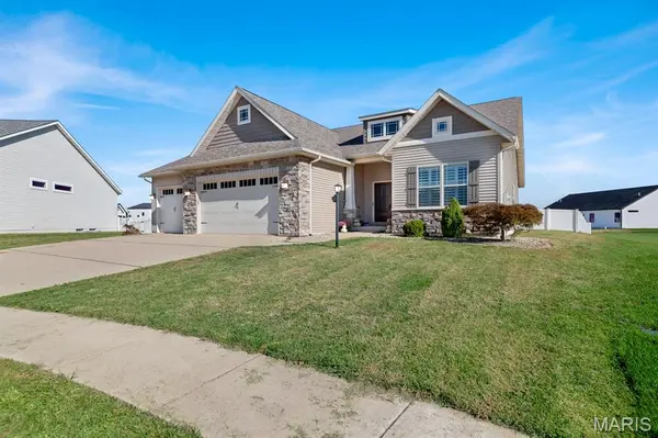 7125 Richmond DR, Glen Carbon, IL 62034