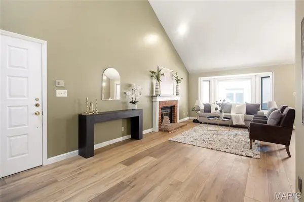 4454 Lindell BLVD #30, St Louis, MO 63108